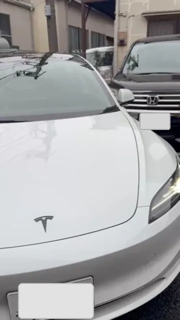納車直後のModel 3のフロント
